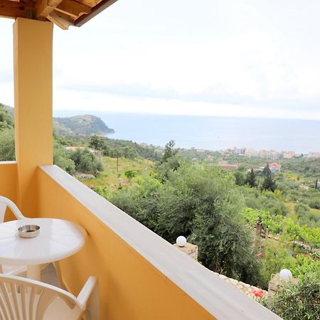 Nefeli'S Apartment Himara Zewnętrze zdjęcie