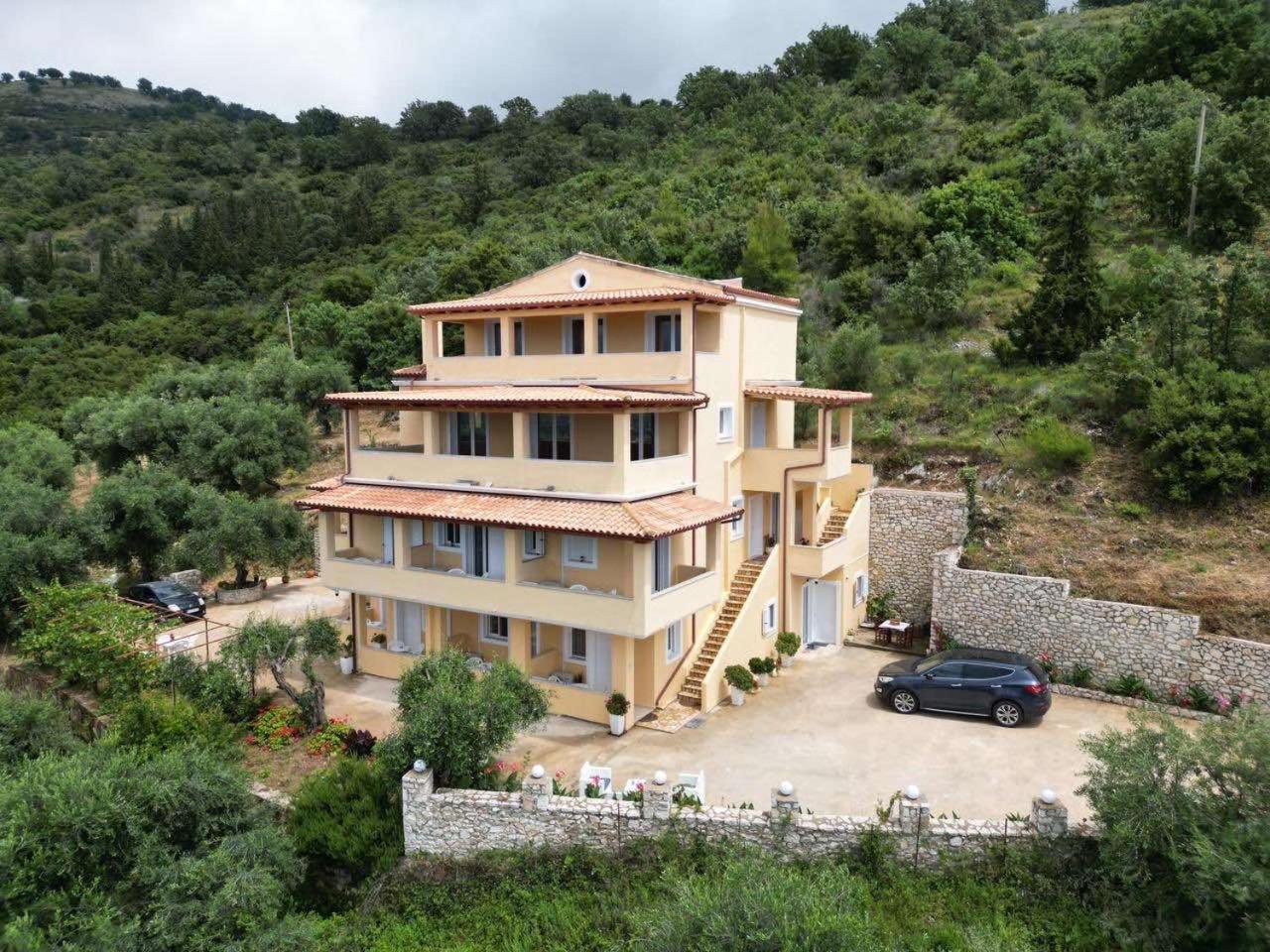 Nefeli'S Apartment Himara Zewnętrze zdjęcie
