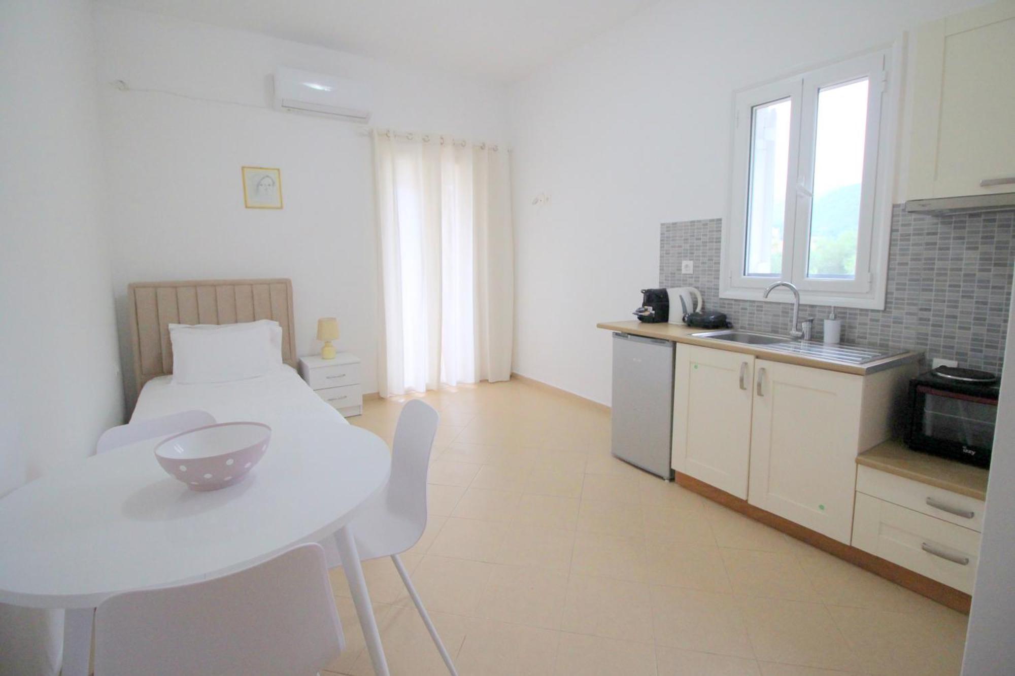 Nefeli'S Apartment Himara Zewnętrze zdjęcie