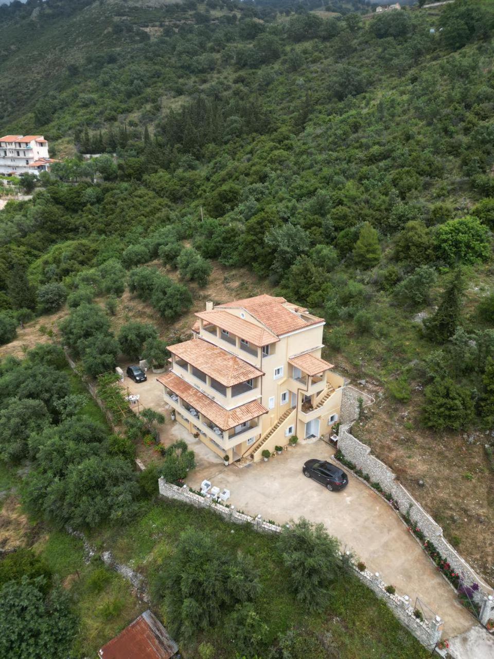 Nefeli'S Apartment Himara Zewnętrze zdjęcie