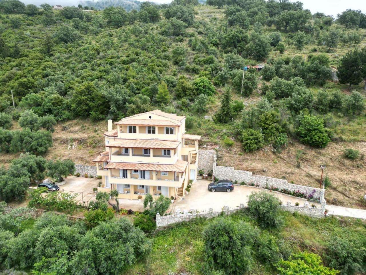 Nefeli'S Apartment Himara Zewnętrze zdjęcie