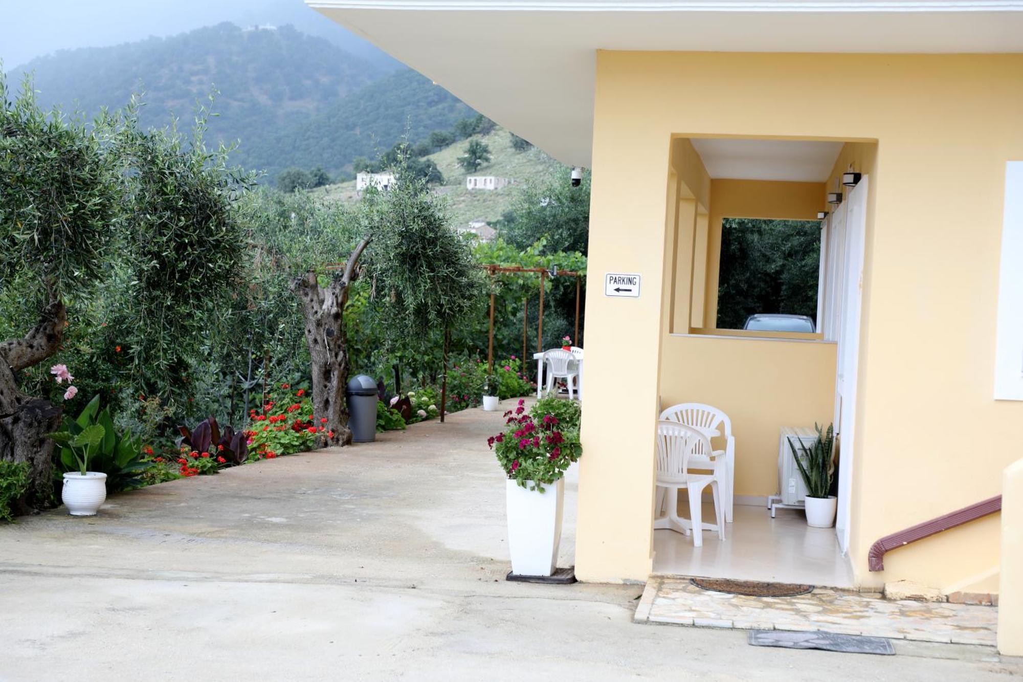Nefeli'S Apartment Himara Zewnętrze zdjęcie